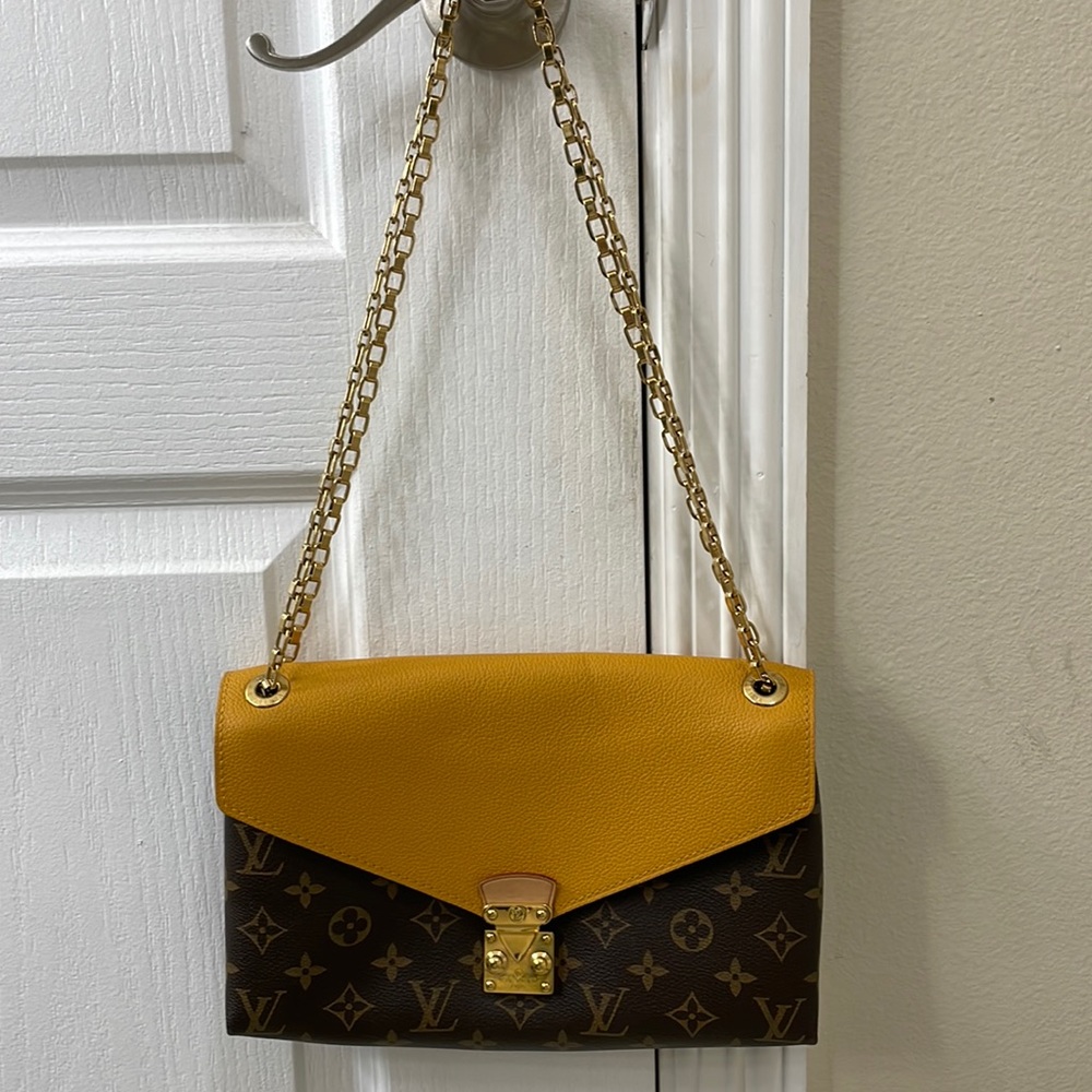 Louis Vuitton Pallas monogram purse